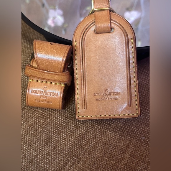 LV Luggage Tag and Poignet EUC - Picture 5 of 13